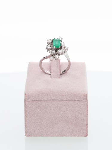 Anello oro bianco con - , smeraldo