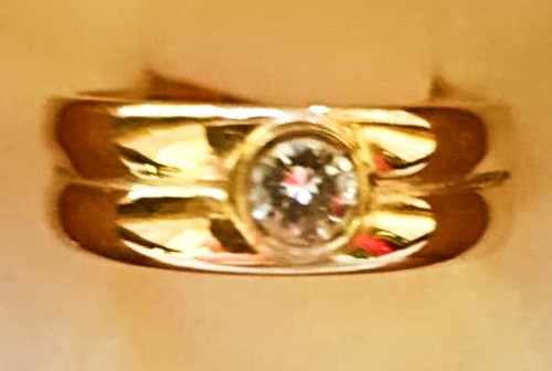 Anello con brillante solitario - con,