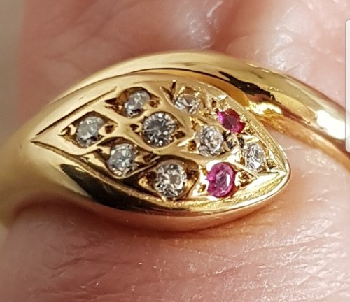 Anello vestito moderno